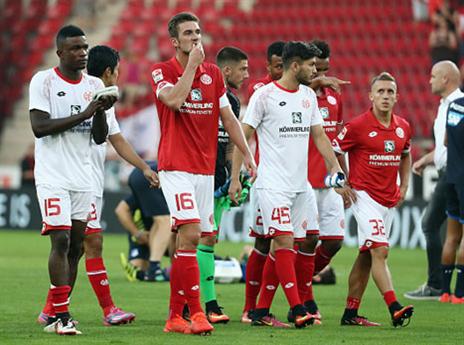 שמטו יתרון מבטיח. שחקני מיינץ (Getty)