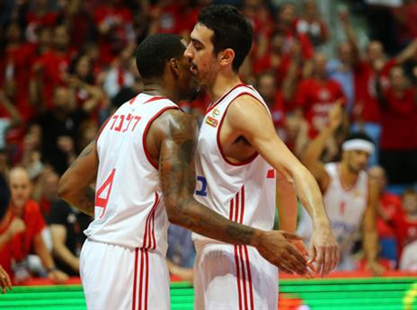 עובד על ההגנה והקליעה. טימור