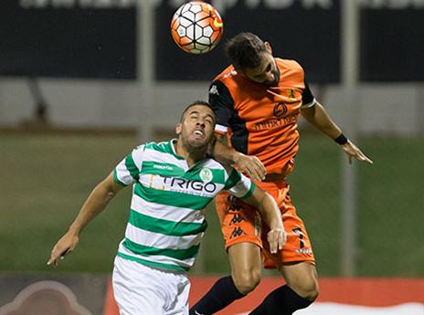 תומר לוי נלחם עם תורג'מן. יהיה מגן ימני לשבת? (עודד קרני)