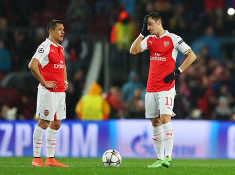 אוזיל ואלכסיס מאכזבים ברגע האמת (getty)