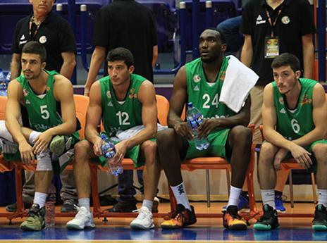 צריך רק להסתכל על הספסל של חיפה כדי להבין מה קרה על הפרקט (ערן לוף)