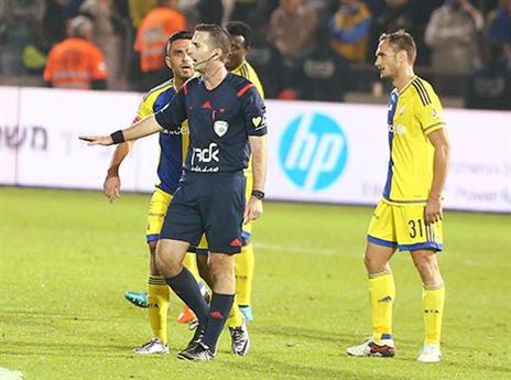 ילמד את שחקני מכבי על החוקים החדשים. אדלר (אלן שיבר)