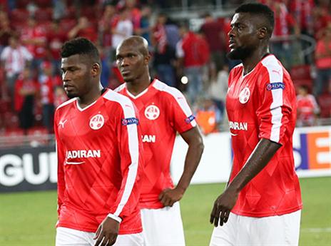 נשארו רק עם מחמאות (אלן שיבר)