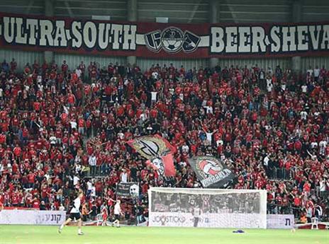 כהרגלו, הקהל הבאר שבעי הגיע לצבוע את טרנר באדום (אלן שיבר)