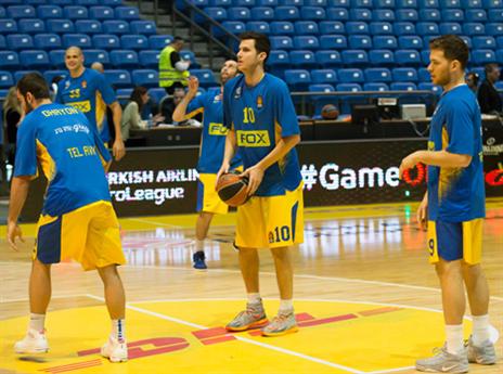 הצהובים בחימום אחרון לפני השריקה (צילום: עודד קרני)