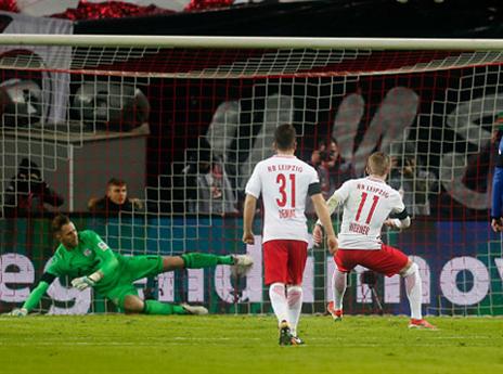 וורנר כובש מהנקודה (GETTY)