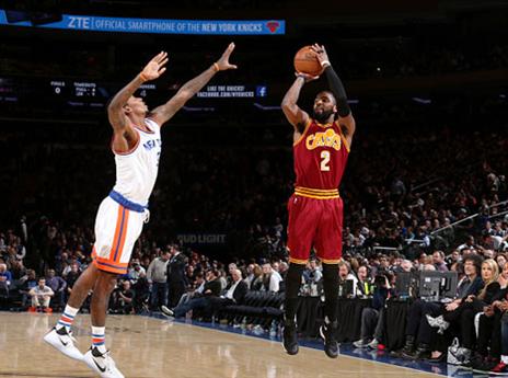 הוביל את קלעי קליבלנד. קיירי אירווינג זורק (gettyimages)