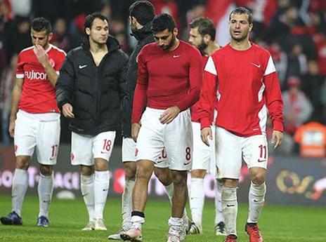 עדיין מחכים למושיע, שחקני הפועל ת"א