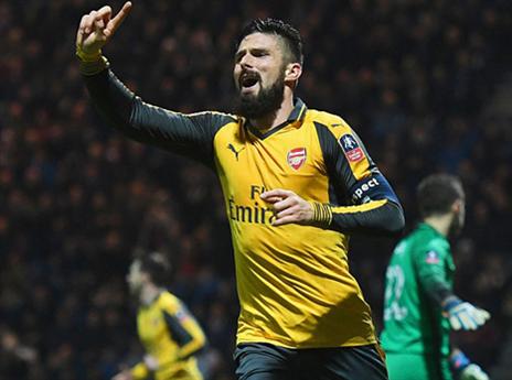 ז'ירו חוגג ניצחון דרמטי לארסנל (getty)