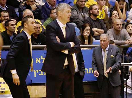 כלום לא הולך. מכבי כבר ב-12:6 (אלן שיבר)