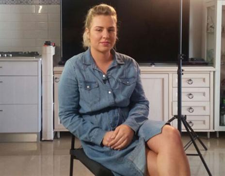 "היה מלטף אותי ולא ידעתי איך להגיב"