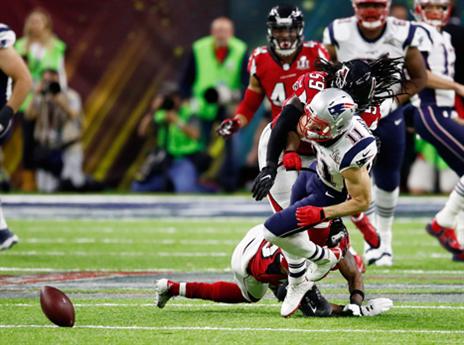 אדלמן לא מצליח להשלים את התפיסה (Getty)