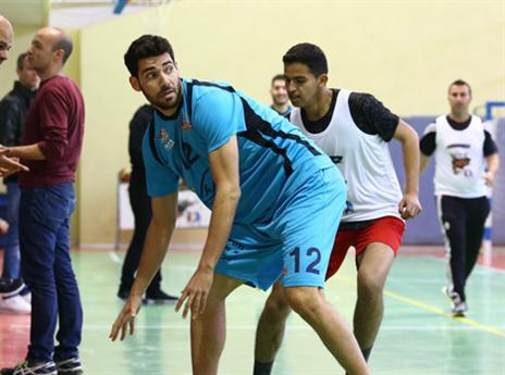 מנקו. "חובה להחזיר לקהילה" (לירון מולדובן)