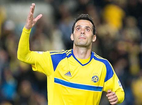 שער בכורה בצהוב. רובן מיקאל (צילום: עודד קרני)