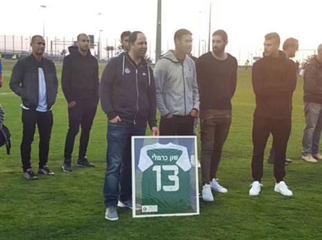גם שחקני הקבוצה הבוגרת עשו כבוד