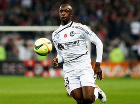 קונטה במדי ריימס בעונה שעברה. פיחות במעמדו והתקרית האלימה הובילו לעזיבתו (Getty)