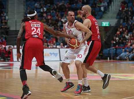 בקושי משחק, הלפרין (מנהלת הליגה)