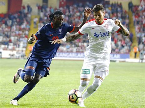 אדאביור מככב בבשאקשיר