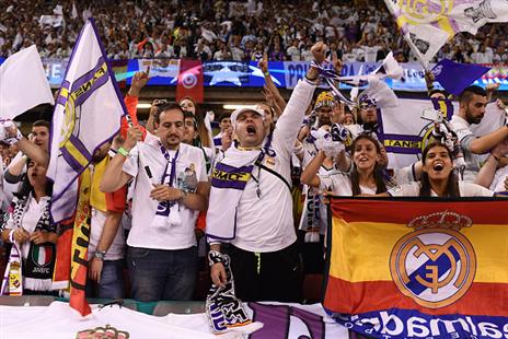 אוהדים ספרדים חיכו שעות בתוך האיצטדיון לשריקת הפתיחה (getty)