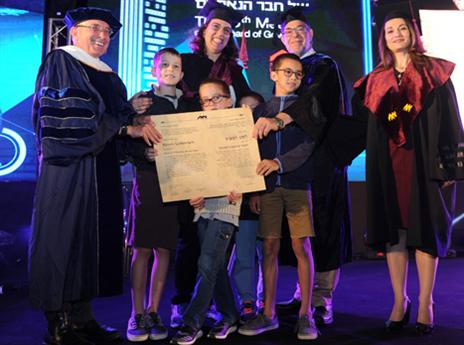 לייבוביץ' במעמד המרגש (דוברות אוניברסיטת חיפה)