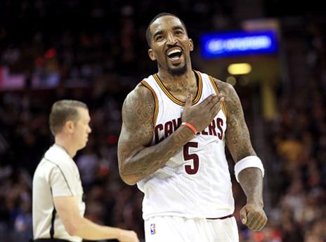 המשחק השלישי הלך כבר לכיוון של קליבלנד, לאחר סל גדול בקלאץ' של ג'יי.אר (getty)