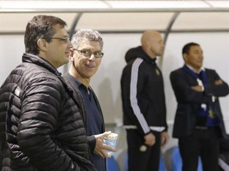 גולדהאר עם אנגלידיס: "שמח לקבל בברכה את בן, מצפה לעזרתו בקידום המועדון" (האתר הרשמי)