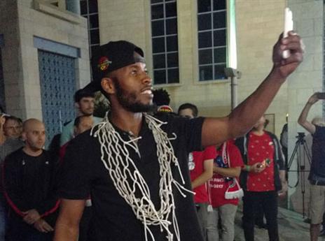 מתעדים את הרגע