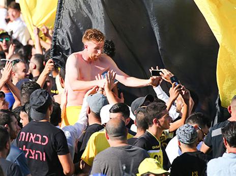 עבר מאדום לצהוב. ז'אורז'יניו (דני מרון)