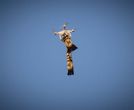 יעשו הכל כדי לראות את המשחק. אוהדי בית"ר והרחפן (ספי מגריזו)