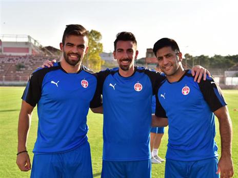 עם ברדה ו-ויטור. יוכיח את עצמו? (האתר הרשמי של הפועל ב"ש)