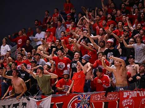 הקהל של הפועל ת"א. "היו רגעים שהתביישתי" (מנהלת)