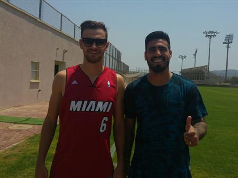 גאושו (מימין) ולוקה. נהנים בסכנין