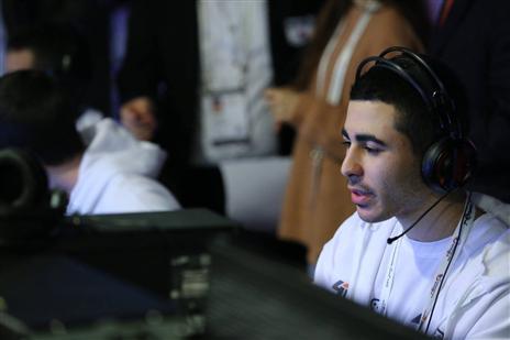 טל סער, מקבוצת Team EBO. ייצג את ישראל במשחק League of Legends.