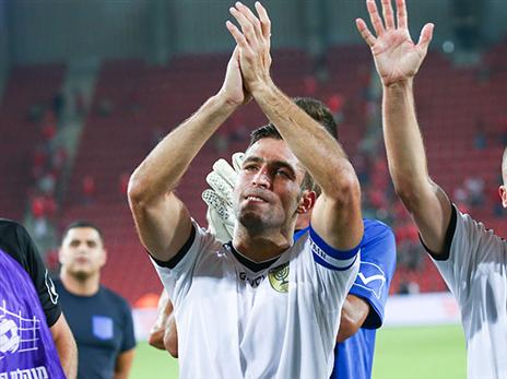 כמה נקודות הוא יעניק למאמנו לשעבר? איתי שכטר (דני מרון)