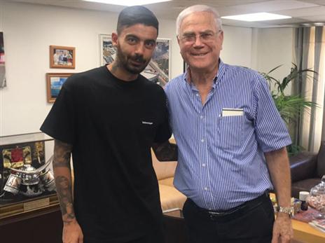 אתנסיאדיס עם שחר. "רק הגיע, רק הערב אראה אותו מקרוב" (האתר הרשמי)