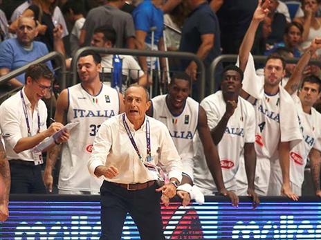 כרגיל, בא עם תוכנית משחק מושלמת. מסינה (אלן שיבר)