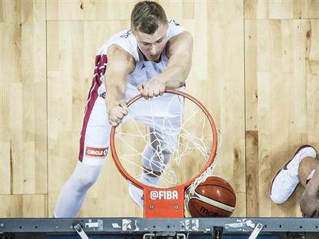 פורזינגיס מטביע את מונטנגרו (getty)