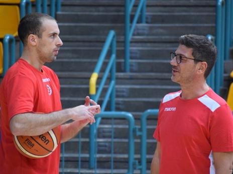 קציקאריס. ניצחון ראשון בהכנה (האתר הרשמי של הפועל י-ם)