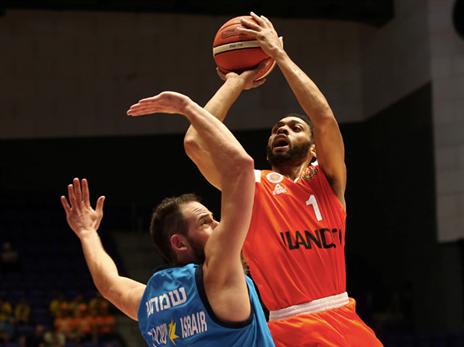 סיגרס עם משחק טוב ויציב מחצי מרחק (אלן שיבר)