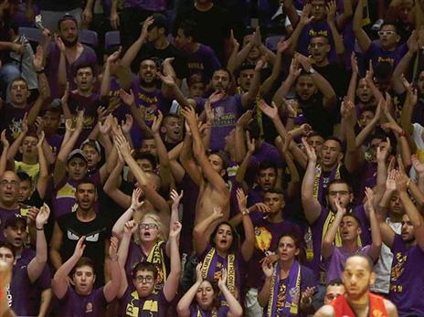 הקהל החולוני המשיך להגיע בהמוניו (אלן שיבר)