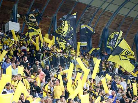 אוהדי בית"ר. יגיעו לטדי? (דני מרון)