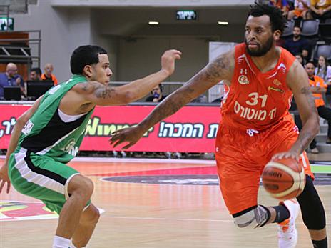 הפסיד בבכורה. קוק (מנהלת הליגה)