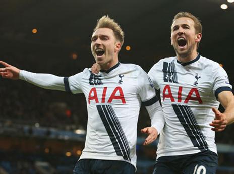 בימין, במרכז ובשמאל. אריקסן הפך לאיום קטלני (getty)