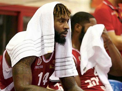 האוול. הסנטר סיים עם 2 נקודות בלבד (אלן שיבר)