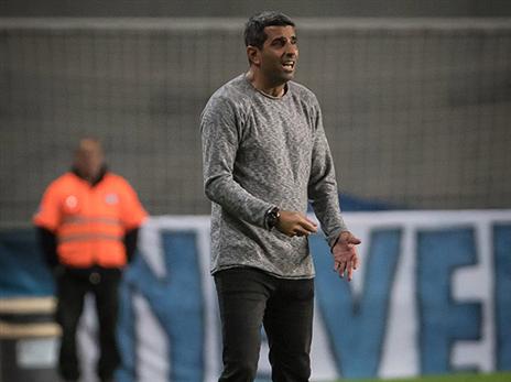 בינתיים הוא לא סופג אש. מימר (יוסי שקל)