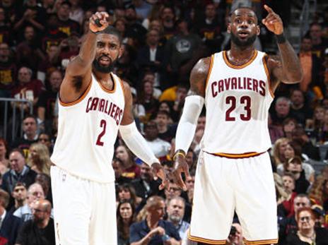 קיירי עם  לברון. אמר את מה שאיש לא אמר לפניו (getty)