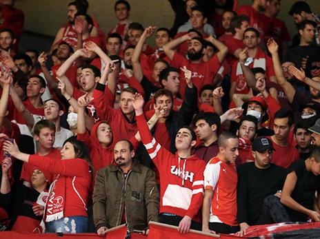 האוהדים האדומים שהגיעו להיכל (אלן שיבר)