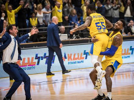 התפרצות של אושר בסיום (צילום: עודד קרני)