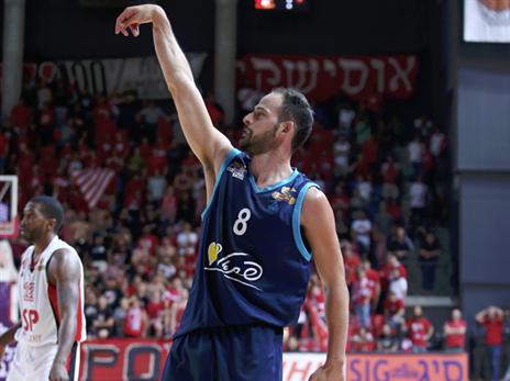 "איך אחד השחקנים הטובים בליגה לא בנבחרת?" (מנהלת)