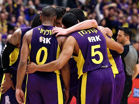 חבורה מלוכדת. שחקני חולון (אלן שיבר)